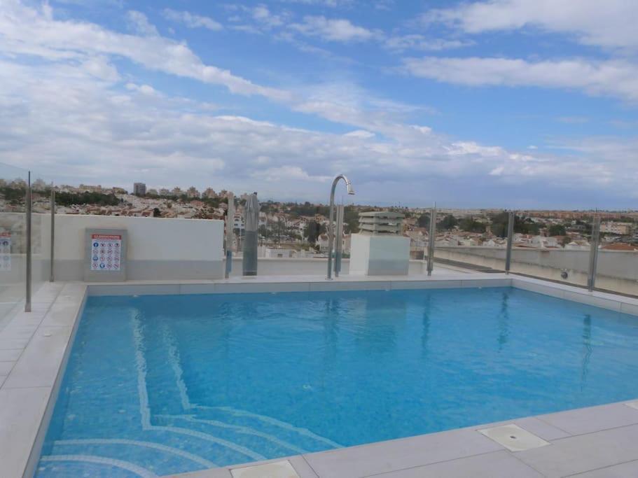Modern Apartment In Torrevjea 200M From The Loccos Beach Torrevieja Eksteriør bilde