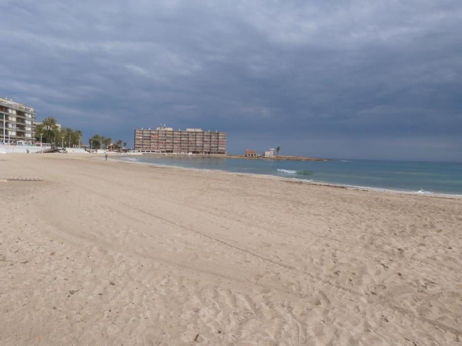 Modern Apartment In Torrevjea 200M From The Loccos Beach Torrevieja Eksteriør bilde
