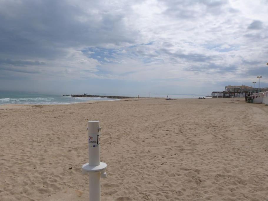 Modern Apartment In Torrevjea 200M From The Loccos Beach Torrevieja Eksteriør bilde